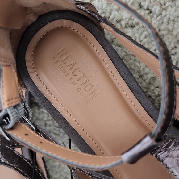 Kenneth Cole reaction strappy sandals - Picture 7 of 10